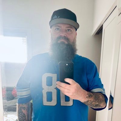 Just a Dude living The Dad Life to the fullest. Tattoo enthusiast.    Beard enthusiast. Beer drinker.  Detroit Sports Fan.  Cannabis Extraction professional. 😎