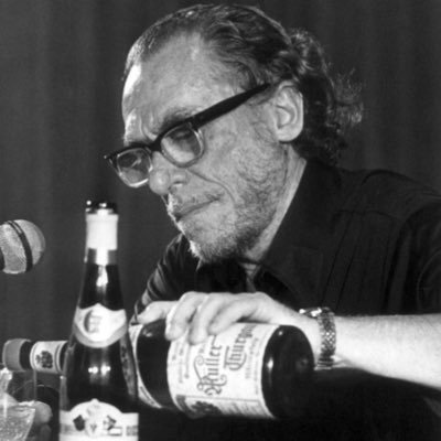 Estamos sem vinho, amor e sorte 🥃. Página dedicada ao escritor Charles Bukowski.