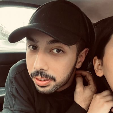 parsa_si's profile picture. I review tech content