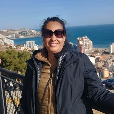 Direita conservadora,cristã pró família,anti aborto, anti comunismo.