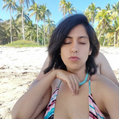 🐊 Periodista tapatía explorando los mares. Escribo, hago radio y construyo @Otra_Marea pero de grande solo quiero ser birdwachter 🐦
💌alejandra@otramarea.com