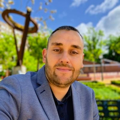 Profesor de marketing en la📍@uclm_es y un afortunado por poder dedicarme a algo que me gusta de verdad: 👨🏫enseñar e💡investigar. Codirector del @mi2md_uclm