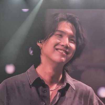 yoonglekive's profile picture. seven. 
waiting for 2025.