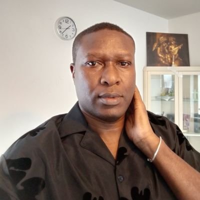 SMvuala93105's profile picture. 