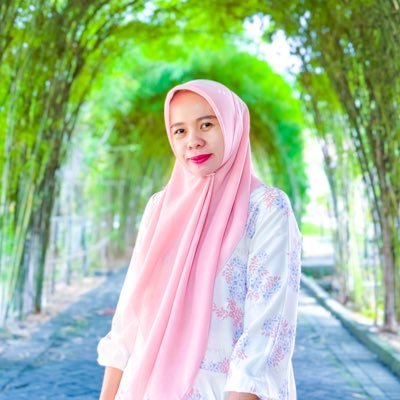 Treisna89's profile picture. Ig : @treisnamamangkay
fb : Treisna Mamangkay