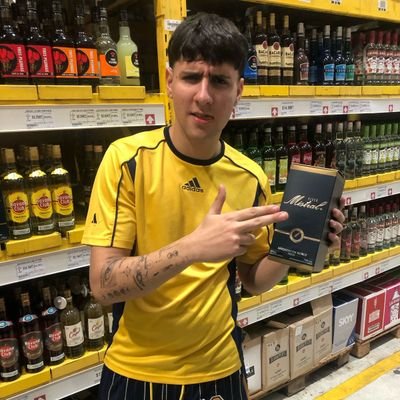 @mirkomisol_; fanático de carlos maslaton; seré menos malo que los demás; LEALTAD; noches felices mañanas tristes; el guionista de mi vida es un drogadicto