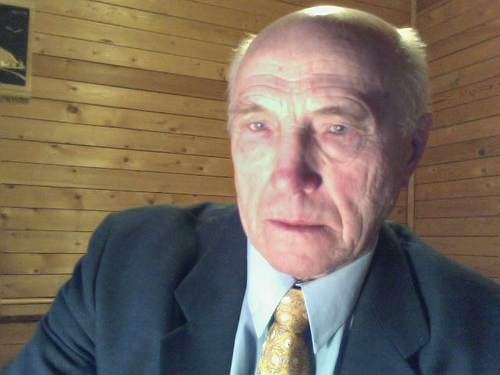 пенсионер,79 года, ТОВВМУ им Макарова,ЛПИ им калинина.Работа ЛГУ ВЦ, ЦНИИ им Крылова,банк ПЕТРОВСКИЙ. инф. технологии.