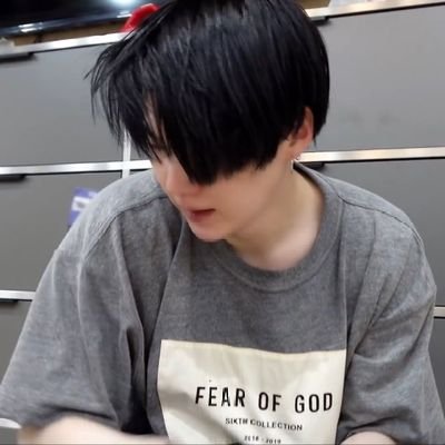 rpppiloww's profile picture. go back and feel it