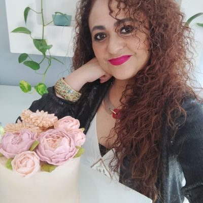 Enamorada de las plantas, los jardines y del café.
¡Mi trabajo el más bonito @ssolosombra !
Transformando espacios.
Creer es crear.