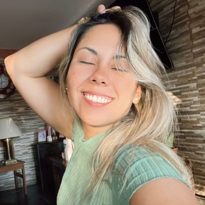 Natu_patitas98's profile picture. •Escorpiana 🦂 •Soltera 😌 •25años 💫 •Secretaria jurídica notarial👩‍🎓👩‍💻 •👻 Chiquitunguita