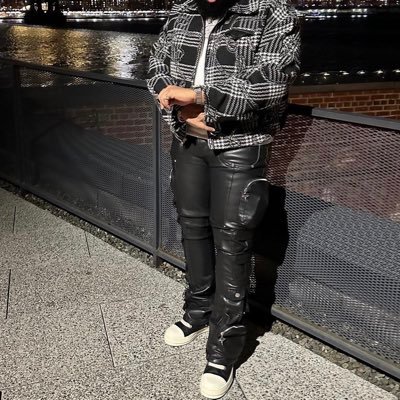 (Bundy the Voice Of The Streets) 🗣️‼️ Fashion trendsetter 👕👖🧥 Sneaker influencer 👟💫 Long Live Mama Love 💙🕊️ - 📍NY - Instagram : @bundyhuncho