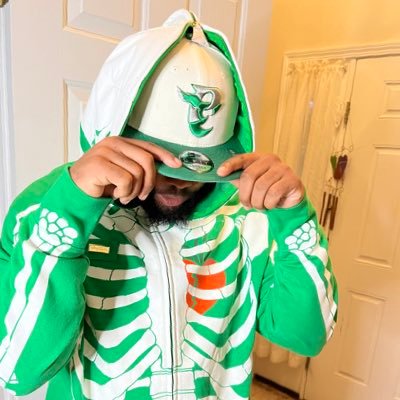 #OGS #lnfiniterecordings #FIRSTDIZZLE First dizzle merch available on pinned tweet and all of my music is in the bio🔥🔥🔥🦅🦅🦅🦅 #flyeaglesfly