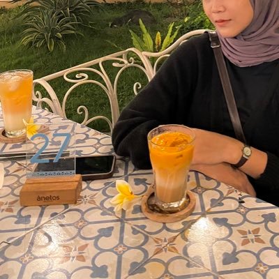 xamelonee's profile picture. nonsense