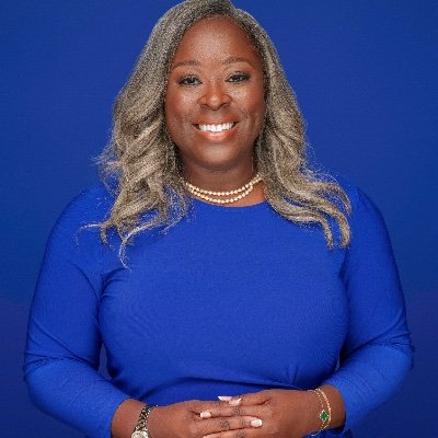 _MissRoya_'s profile picture. Your favorite students’ favorite School Counselor. Insisting you have a great day on purpose 🩶✨