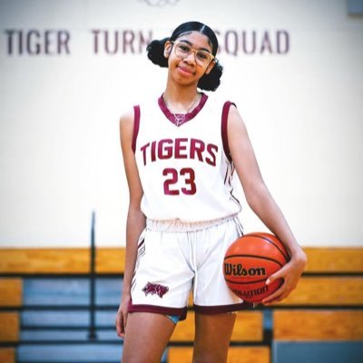 6'0|135lbs|center |2027| varsity for Charles Tindley| (ig: iiam.kiyaa0)|3.2 gpa|