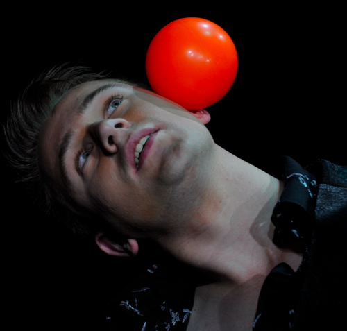Professioneel artiest voor bedrijfsevenementen. Shows en jongleerworkshops. Niels is wereldrecord-houder en Nederlands Kampioen Jongleren