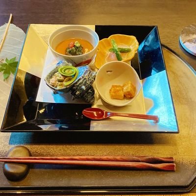 私は料理🍲と旅行🌎を愛する女性です。
 フリータイムには本を読んだり遊んでみたいです💯👌
 フォローフォロー👍
 何かフォローすみません😊