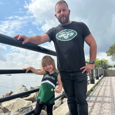 Waste management consultant for Barone Sanitation (Florida offices) Born & raised in North Jersey but loving Florida since 2010! #Jets #Knicks #Yankees #Jetup
