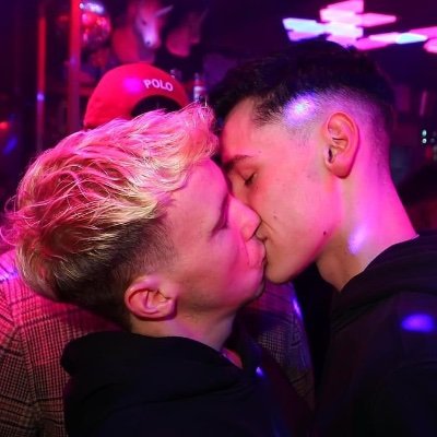 😛Twink and Twunk Couple from Cologne 🥰 🇩🇪🇬🇧 follow for nice and spicy Content 🌶️🥵
