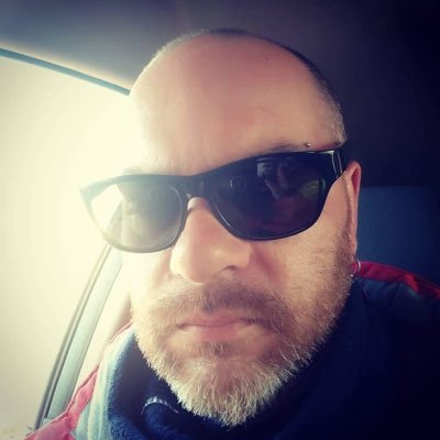 Deejay profesional desde 1997. El Castigador de las injusticias. Corazón a la Izquierda de Sangre Roja. La mitad de Rakel Indika y nuestro fiel amigo Ragnar.