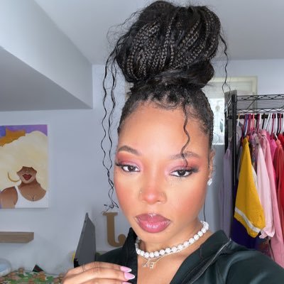 laurasianicole's profile picture. living my life, cause it’s golden ✨