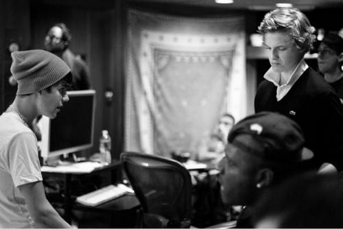 CSimpsonsWorld's profile picture. Cody follows on my other account (@iBiebsAndGomez) and Justin follows on this one.
 I seen Justin in concert on 11/O3/2O11.
 follow me, i follow back:D!