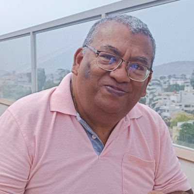 Privilegiado periodista deportivo desde el Mundial España 82. Orgulloso ciudadano peruano.