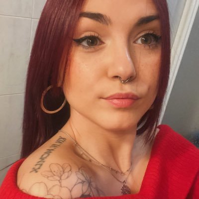 Cada vez estoy más cerca de estar más lejos de mí.. 🌹|📍MAD ↔️ VLC| Ingeniería de imagen y sonido 📸 🔊 | عائلة
UBUNTU✨♥️