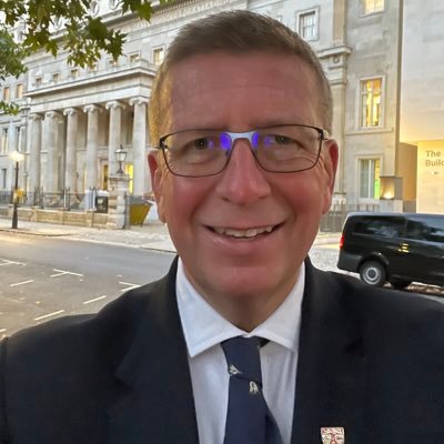 Orthopaedic Surgeon , TPD NHS England NE. Master Medical Education , Honorary Senior Lecturer, RCS Examiner, Dad, marathon runner, ex rugby player, likes wine.