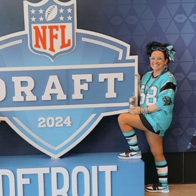 MSW from UofM! I live for football 🏈 season and then all other sports. #GoBolts #GoBlue #Doyouriot #KeepPounding #CarolinaPanthers