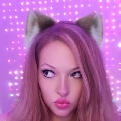 snowprincesspnw's profile picture. 🌜Late night streamer. 
🐾 Dog rescuer. 
🎮 Code: SnowPrincess in the Fortnite item shop!