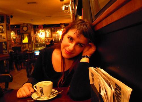 Profesora de Cinema Workflows en EISO. Traductora de EN/FR-ES. Amante de la cultura en general. Rockera y metalera. Y también arquera aficionada. 🏹🏹