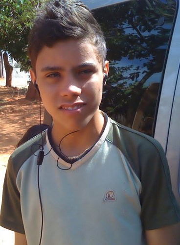 Nasci 12  de Abril de 1997 cursando o 2 ano do ensino medio signo ares