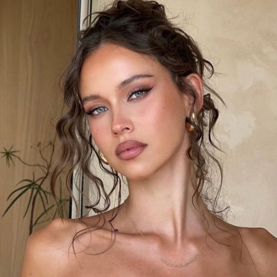 ashleybennt's profile picture. nothin' good starts in a getaway car