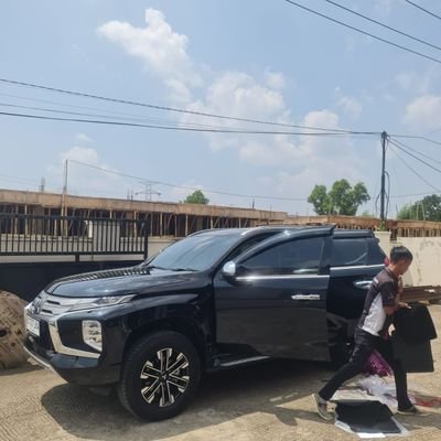 Eling asalira saka banyu urip.
 Banyu kang kalenggahan gaib.
 Satemah nganti bisa maujud.
 Eling jenengsira kalenggahan gaib.

Berusaha #GakFollowPorno