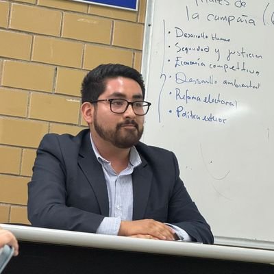 Facultad de Derecho/UNAM.
Con una gran responsabilidad que mucho me honra, pero más me obliga.