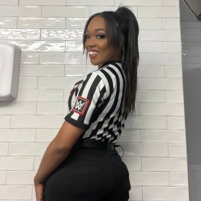 #Ref bea 💋 sexiest 3count in the biz 🐴❤️/ first black female referee on WWE RAW/@leonruff _juni proverb 3:7...