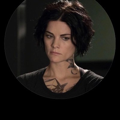 gdhdh352's profile picture. 