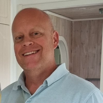 HockeyLars's profile picture. Hockeykille som gillar fotboll och politik.