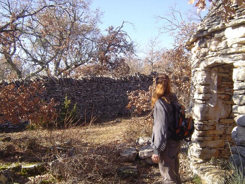 J'aime l'art paysan provençal, en particulier tout le patrimoine en pierre sèche: bergeries, cabanons, bories, restanques,...
