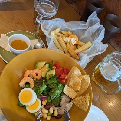 Avocado_0507's profile picture. 医療から福祉に転職し、今は就労継続支援事業所で働いてます。無言フォローいいね、返信遅くてすみません。よろしくお願いします。産婦人科→消化器外科→介護施設→機能訓練指導→障害福祉。介護福祉士　看護師　サービス管理責任者　管理者　犬　猫　ビール　グルメ　インテリア