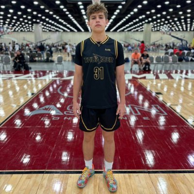 6'1 Combo Guard 🏀   3.8 GPA📚 🇺🇸🇦🇺  

Westminster Christian School #0 ✝️ 

 Thunder Supreme 2025  #31

NCAA ID  2204504452