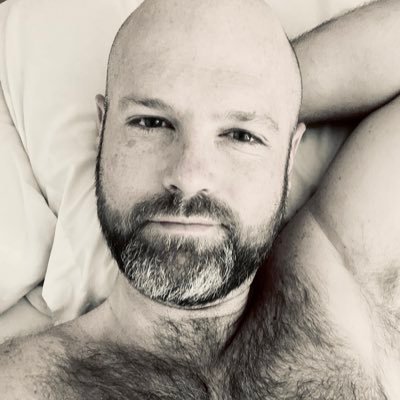 🏳️‍🌈👬🏻🐻🦦🥾⛰️🏋🏻🍷🍻🏴󠁧󠁢󠁷󠁬󠁳󠁿🇬🇧    Just a bald, furry, gay dude sharing some pics!