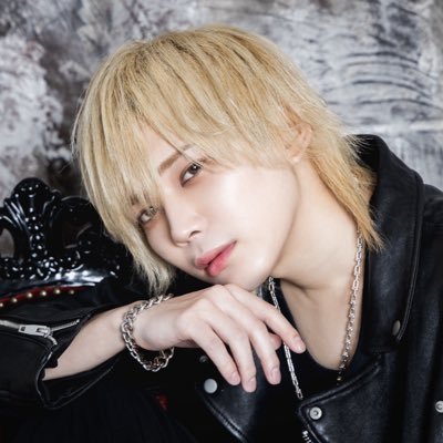歌舞伎町ホストクラブvoce フォローとDM待ってます!お酒は大好きグイグイ明るく元気にいこか✌️TikTokもやってるから見てね🥸