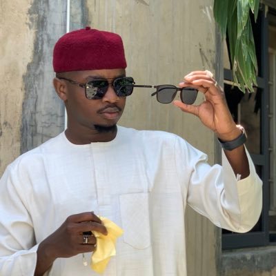 Apple & gadgets 📱 Shoes too 👞 🍏 . @omar_faruk_ 08031803351 NoA06 Ashiru Tukur Plaza,Beirut Road