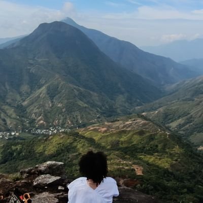 kankuama de la Sierra de Gonawindua. Abogada por y para los Pueblos Indígenas, feminista por mi historia, Mag. en administración pública por necesidad de la JEI