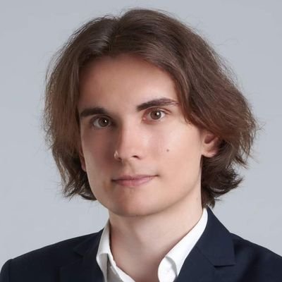 22 letni student psychologii UJ.

Członek partii Razem.
Kandydat Lewicy do Sejmu w 2023.