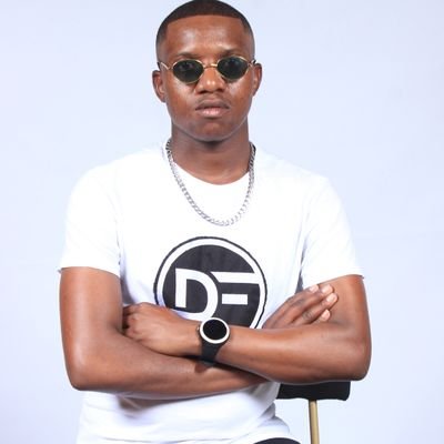 DJ/Producer/Remixer/Podcaster
Under Xhentsa Recordings/Expressive Sounds
for bookings: expressivesoundssa@gmail.com OR Contact: 061 388 6475/071 079 2496