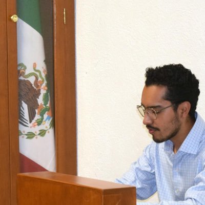 Oaxaqueño, mitad mixteco y mitad costeño, estudiante de Derecho.