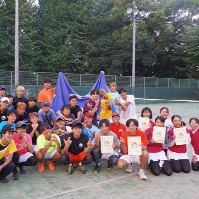 阪大体育会ソフトテニス部です。 男子28名、女子8名で活動しています。 入部希望者・マネージャー等大募集中です！！